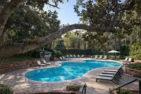 576 N Bellflower Blvd, Long Beach, CA 90814