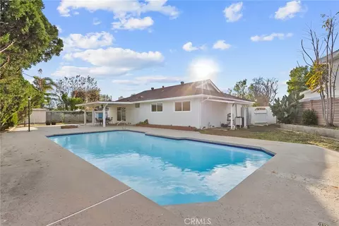 10000 Amestoy Ave, Northridge, CA 91325