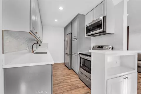 4140 Warner Blvd #208, Burbank, CA 91505