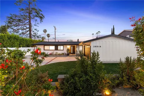 20516 Aetna St, Woodland Hills, CA 91367