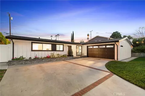 20516 Aetna St, Woodland Hills, CA 91367