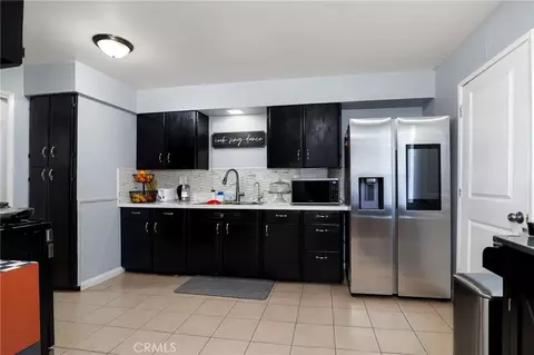 Kitchen - 44650 2nd E, Lancaster, CA 93535 photo 1 of 2