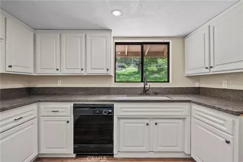 Kitchen - 29570 Butterfield, Tehachapi, CA 93561 photo 1 of 3