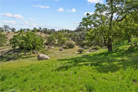 Exterior - 29570 Butterfield, Tehachapi, CA 93561 photo 6 of 8
