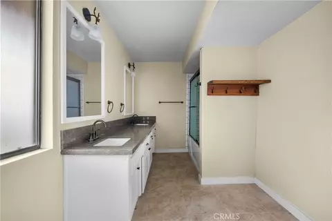 Bath - 29570 Butterfield, Tehachapi, CA 93561 photo 3 of 5