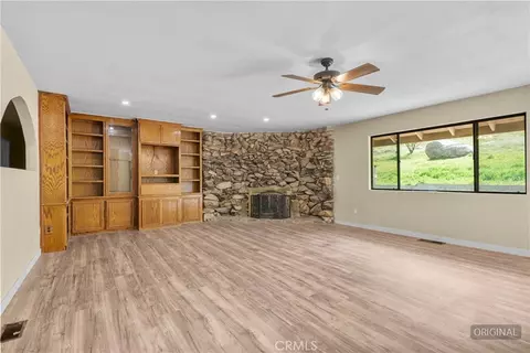 Living - 29570 Butterfield, Tehachapi, CA 93561 photo 7 of 12