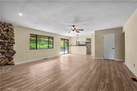 Living - 29570 Butterfield, Tehachapi, CA 93561 photo 8 of 12