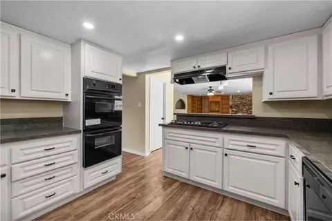 Kitchen - 29570 Butterfield, Tehachapi, CA 93561 photo 2 of 3