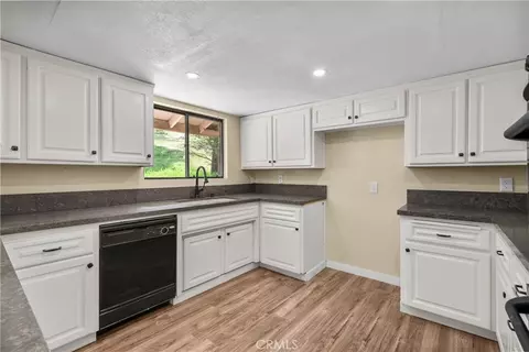 Kitchen - 29570 Butterfield, Tehachapi, CA 93561 photo 3 of 3