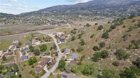 View/Area - 29570 Butterfield, Tehachapi, CA 93561 photo 3 of 5