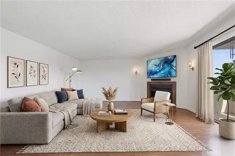 605 Redondo #304, Long Beach, CA 90814