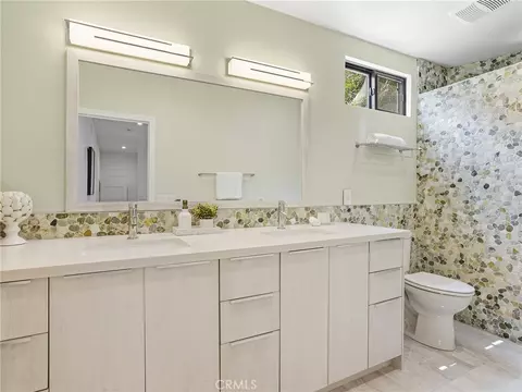 Bath - 7580 Mcgroarty Ter, Tujunga, CA 91042 photo 1 of 11