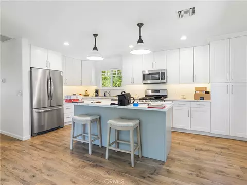 Kitchen - 7580 Mcgroarty Ter, Tujunga, CA 91042 photo 4 of 9