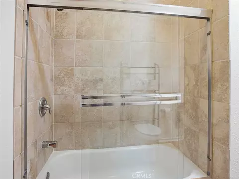Bath - 7580 Mcgroarty Ter, Tujunga, CA 91042 photo 10 of 11