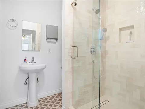 Bath - 7580 Mcgroarty Ter, Tujunga, CA 91042 photo 11 of 11