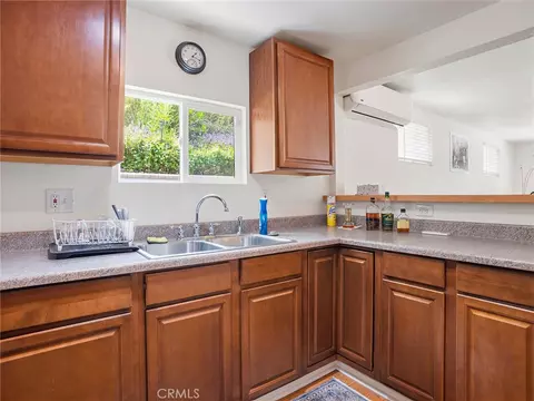 Kitchen - 7580 Mcgroarty Ter, Tujunga, CA 91042 photo 8 of 9