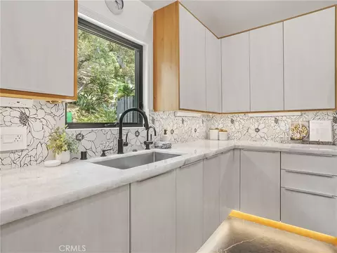 Kitchen - 7580 Mcgroarty Ter, Tujunga, CA 91042 photo 2 of 9