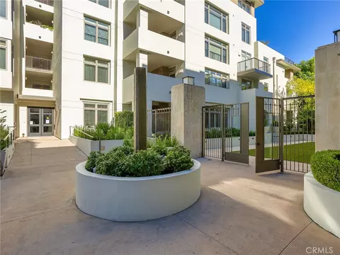 920 Granite Dr #213, Pasadena, CA 91101