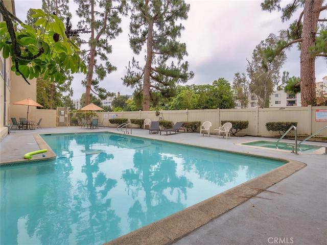 11138 Aqua Vista St #18, Studio City, CA 91602