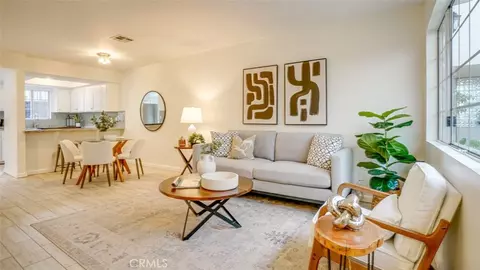 305 E Valencia Ave #R, Burbank, CA 91502