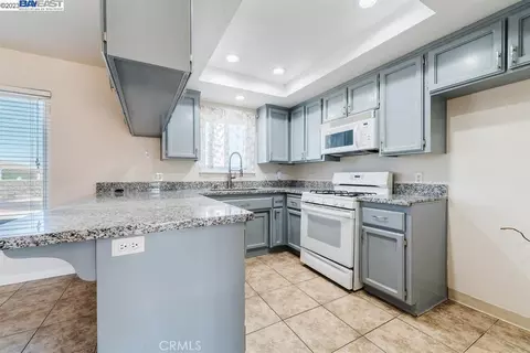 Kitchen - 21019 Rambling, Apple Valley, CA 92308 photo 1 of 4