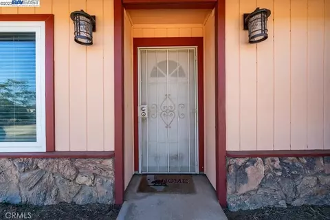 Entry Way - 21019 Rambling, Apple Valley, CA 92308 photo 1 of 2