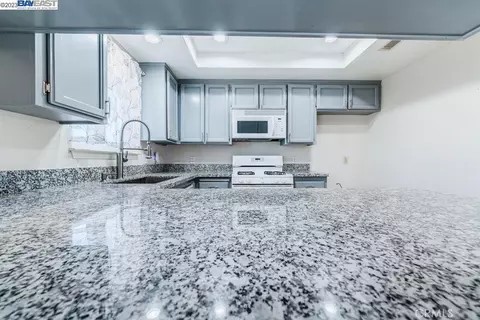 Kitchen - 21019 Rambling, Apple Valley, CA 92308 photo 4 of 4