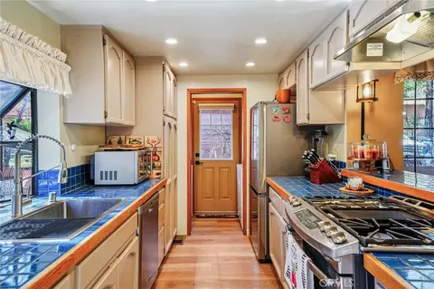 Kitchen - 1847 Thrush Rd, Wrightwood, CA 92397 photo 2 of 3