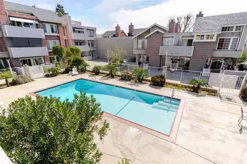 20235 Keswick St #212, Winnetka, CA 91306