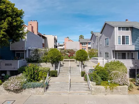 20235 Keswick St #212, Winnetka, CA 91306
