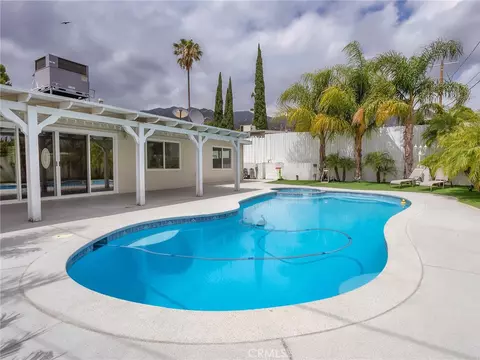13424 Dyer St, Sylmar, CA 91342