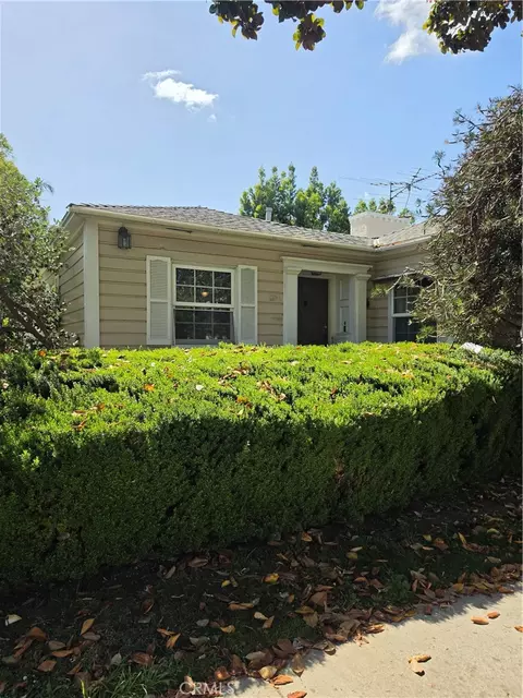 10405 Woodbridge, North Hollywood, CA 91602