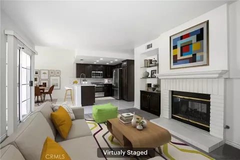 Living - 617 Sedgeworth Ct, Simi Valley, CA 93065 photo 4 of 7