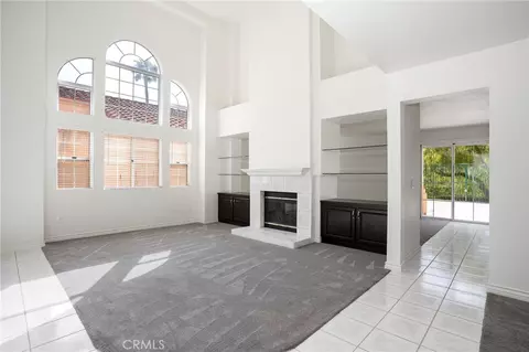 Living - 617 Sedgeworth Ct, Simi Valley, CA 93065 photo 2 of 7