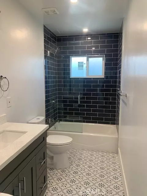 Bath - 5340 S J, Oxnard, CA 93033 photo 1 of 4