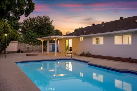 10000 Amestoy Ave, Northridge, CA 91325