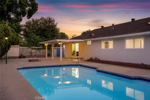10000 Amestoy Ave, Northridge, CA 91325