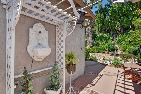 Exterior - 9862 Cabanas, Tujunga, CA 91042 photo 10 of 27
