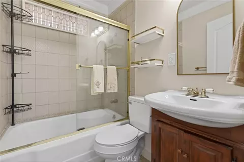 Bath - 9862 Cabanas, Tujunga, CA 91042 photo 2 of 5
