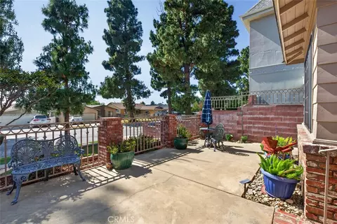 Exterior - 9862 Cabanas, Tujunga, CA 91042 photo 7 of 27