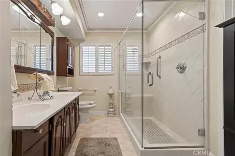 Bath - 9862 Cabanas, Tujunga, CA 91042 photo 3 of 5