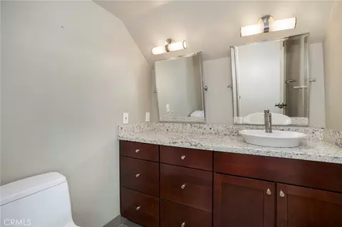 Bath - 6820 Eaglehaven Ln, Oak Park, CA 91377 photo 1 of 3