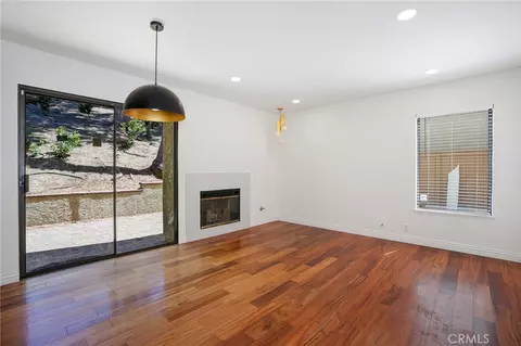 Living - 6820 Eaglehaven Ln, Oak Park, CA 91377 photo 5 of 7