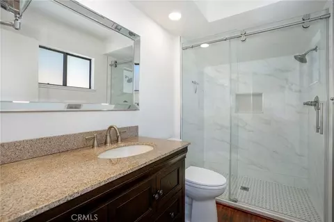 Bath - 6820 Eaglehaven Ln, Oak Park, CA 91377 photo 3 of 3