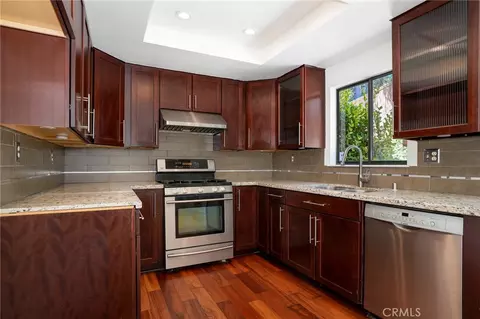 Kitchen - 6820 Eaglehaven Ln, Oak Park, CA 91377 photo 2 of 2