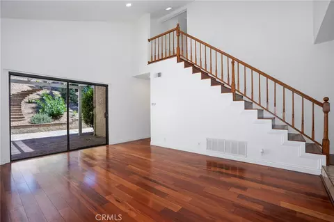 Living - 6820 Eaglehaven Ln, Oak Park, CA 91377 photo 3 of 7