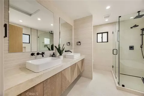Bath - 2316 N Parish, Burbank, CA 91504 photo 3 of 10