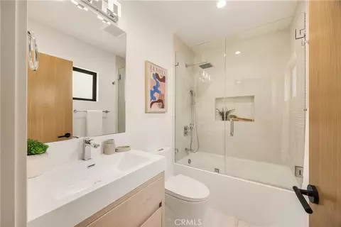 Bath - 2316 N Parish, Burbank, CA 91504 photo 1 of 10