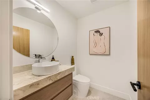 Bath - 2316 N Parish, Burbank, CA 91504 photo 2 of 10