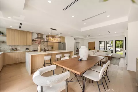 Dining - 2316 N Parish, Burbank, CA 91504 photo 3 of 6